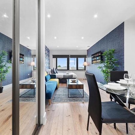 Modern One Bedroom Flat - Sleeps 5 -Near Heathrow - London Ub3 エクステリア 写真