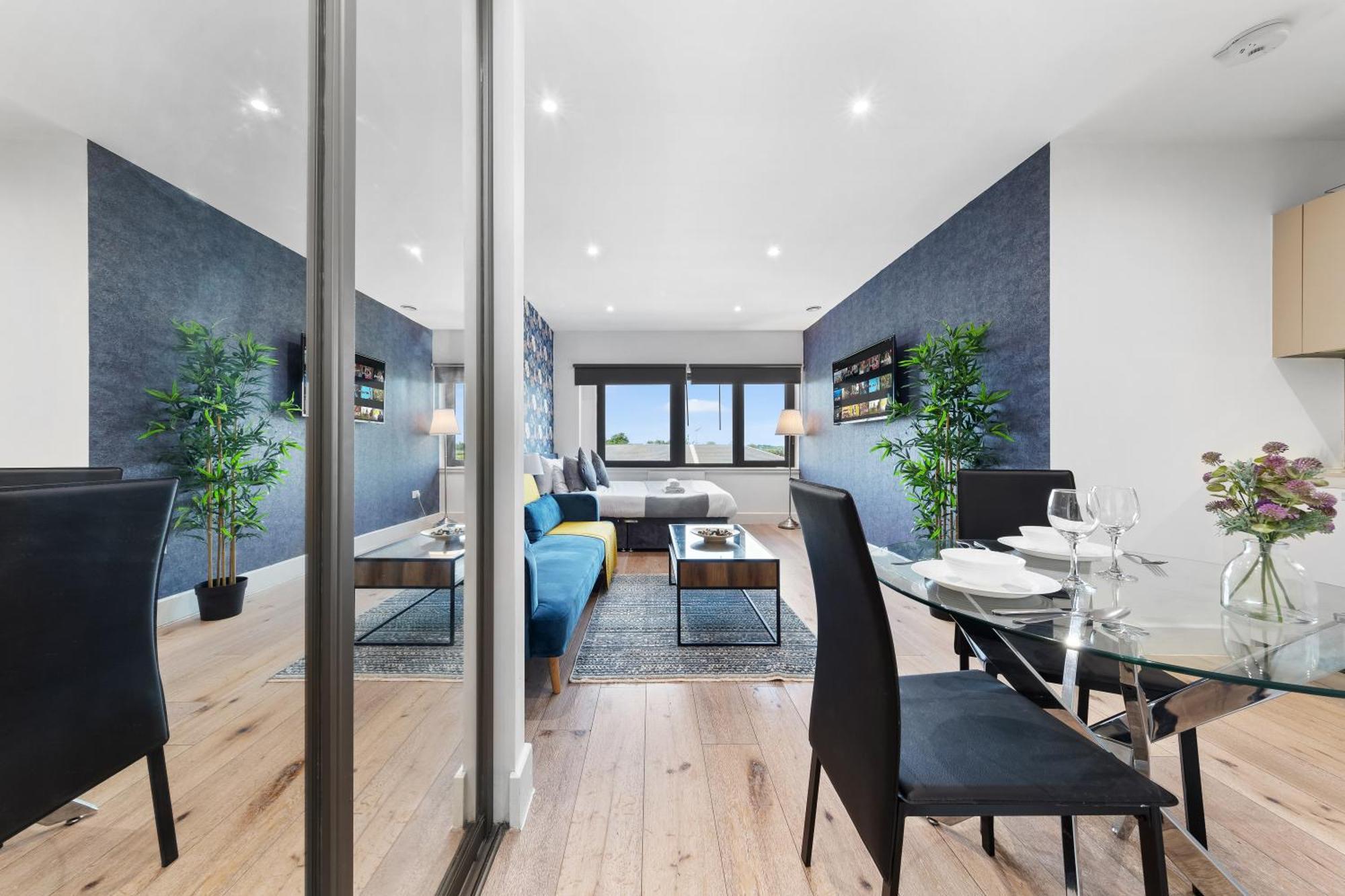 Modern One Bedroom Flat - Sleeps 5 -Near Heathrow - London Ub3 エクステリア 写真