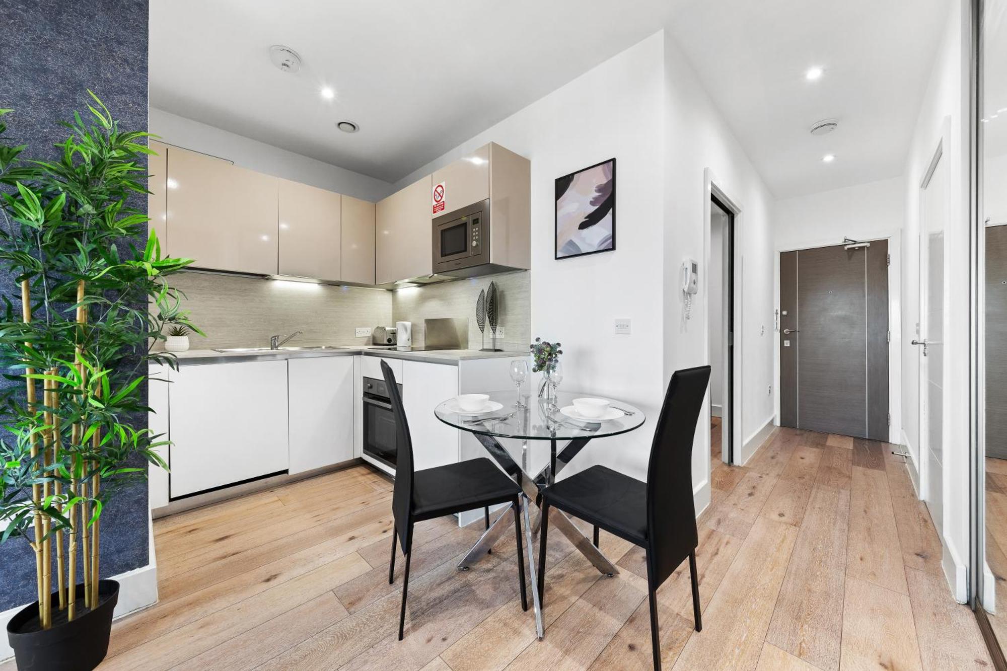 Modern One Bedroom Flat - Sleeps 5 -Near Heathrow - London Ub3 エクステリア 写真