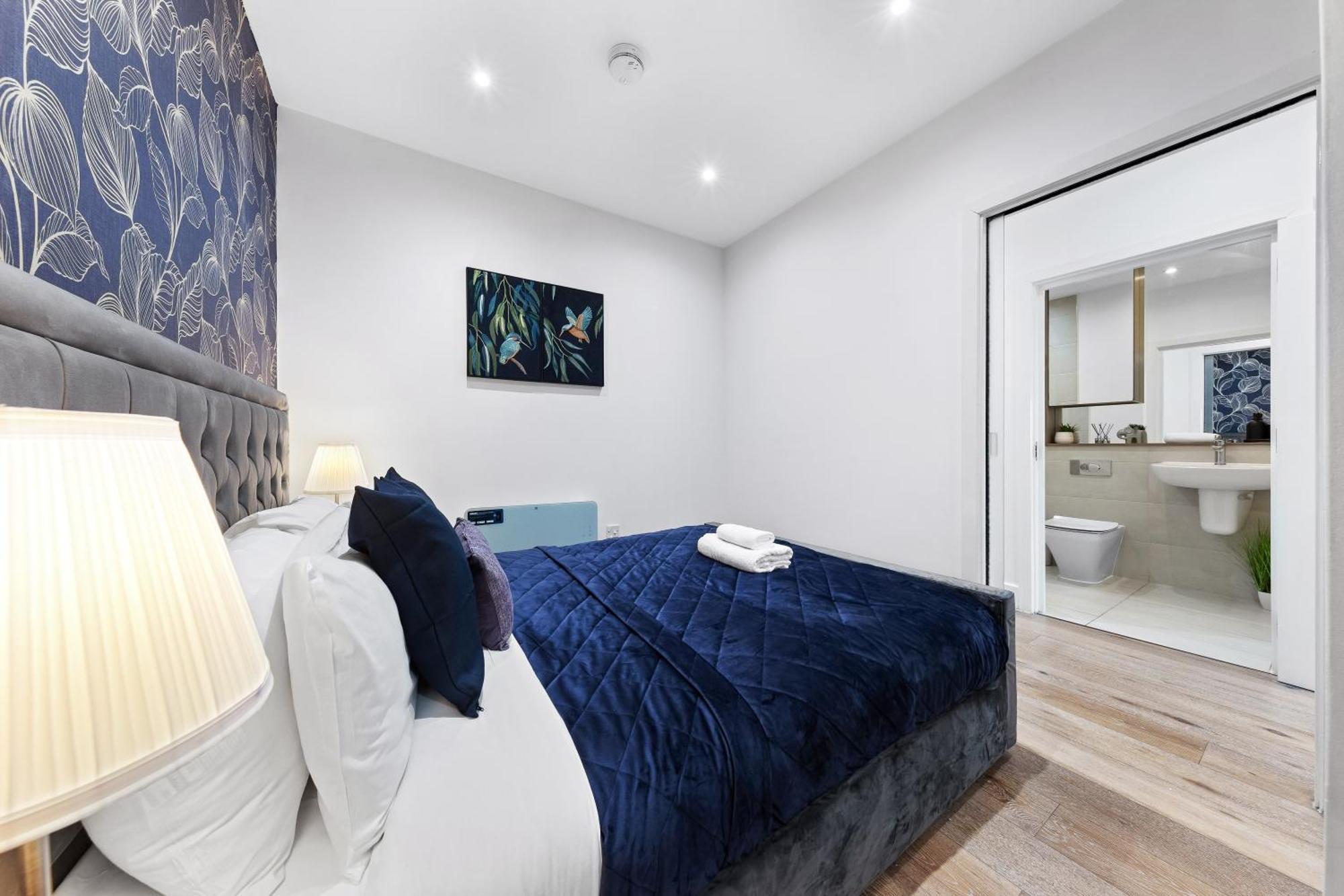 Modern One Bedroom Flat - Sleeps 5 -Near Heathrow - London Ub3 エクステリア 写真