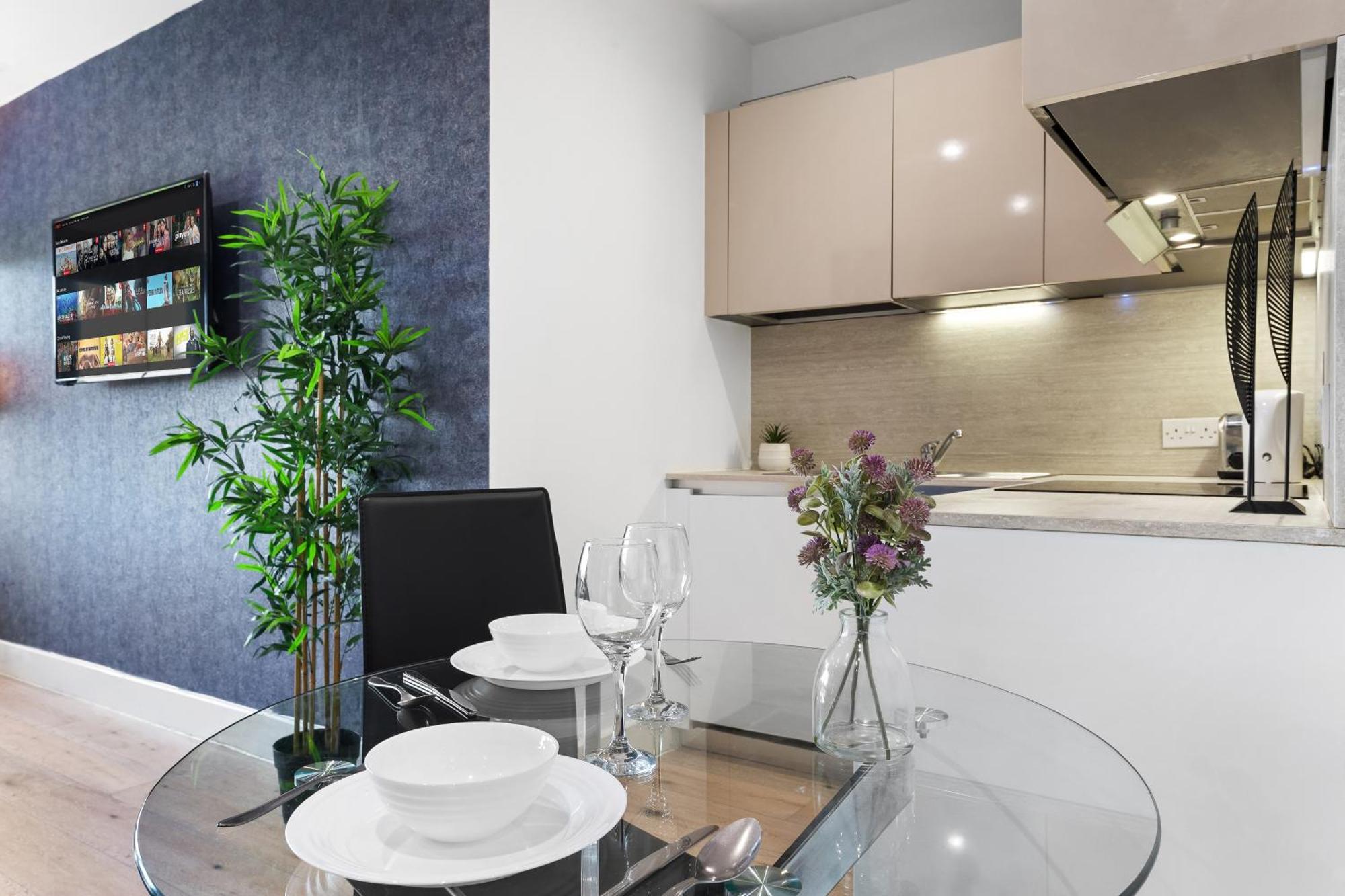 Modern One Bedroom Flat - Sleeps 5 -Near Heathrow - London Ub3 エクステリア 写真