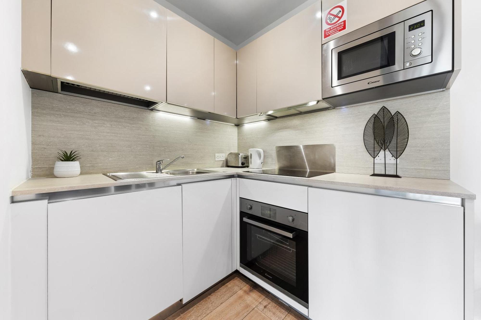 Modern One Bedroom Flat - Sleeps 5 -Near Heathrow - London Ub3 エクステリア 写真